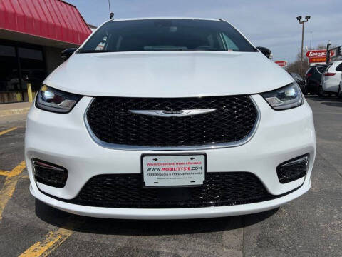 2024 Chrysler Pacifica Touring