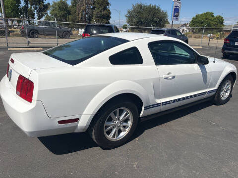 2007 Ford Mustang V6 Deluxe