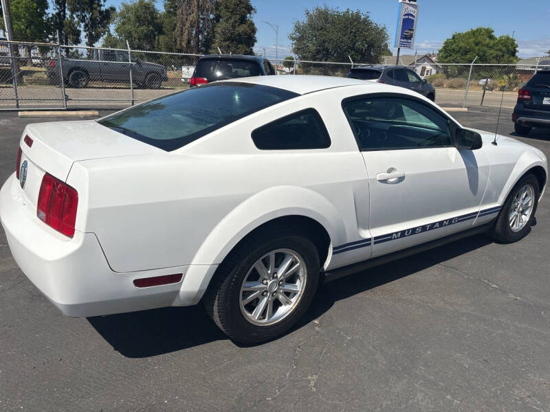 2007 Ford Mustang V6 Deluxe