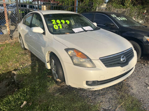 2007 Nissan Altima for sale at SCOTT HARRISON MOTOR CO in Houston TX