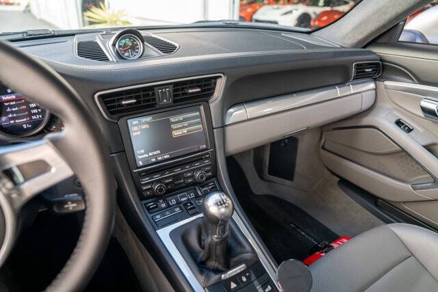 2012 Porsche 911 17