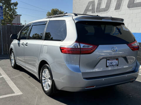 2017 Toyota Sienna XLE 8-Passenger