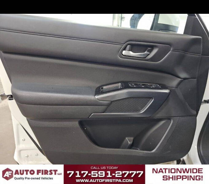 2023 Nissan Pathfinder SL