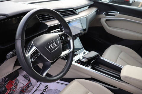 2022 Audi e-tron quattro Premium Plus