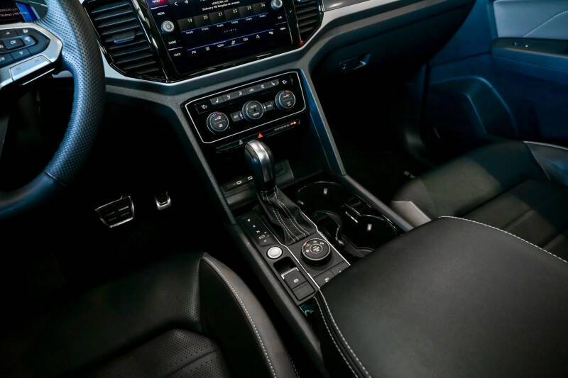 2022 Volkswagen Atlas Cross Sport V6 SEL Premium R-Line 4Motion