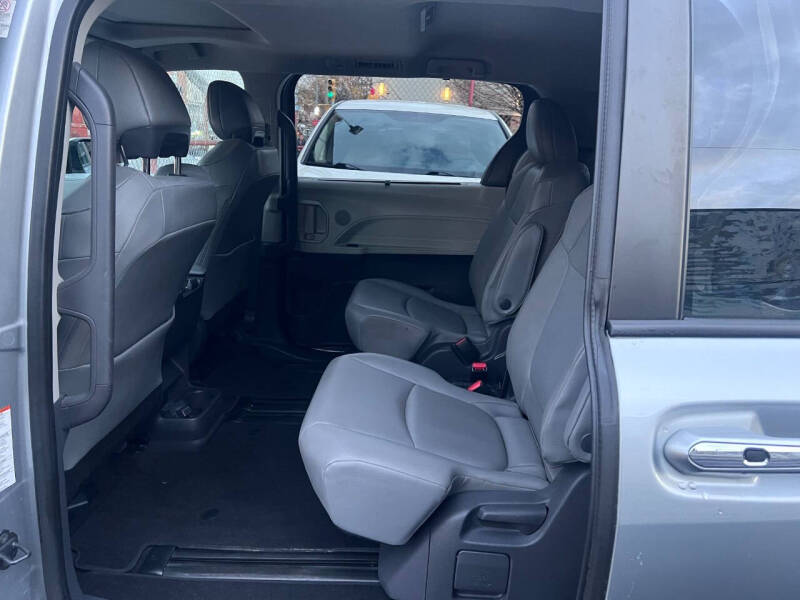 2021 Toyota Sienna XLE 7-Passenger