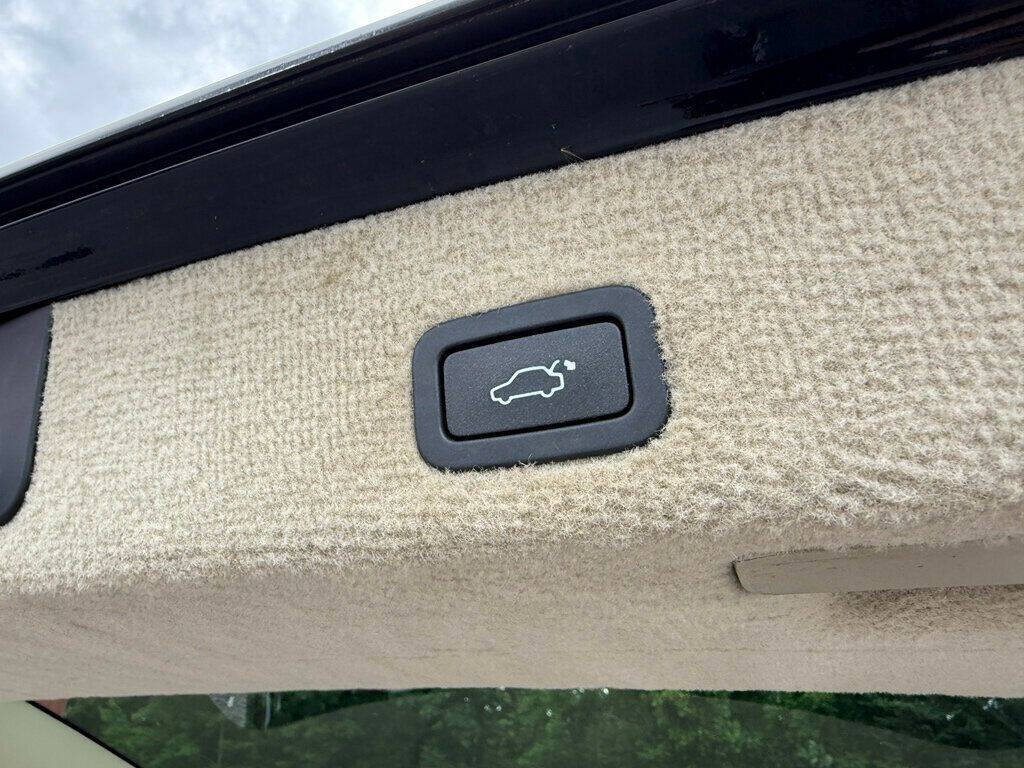 2016 Volvo XC70 43