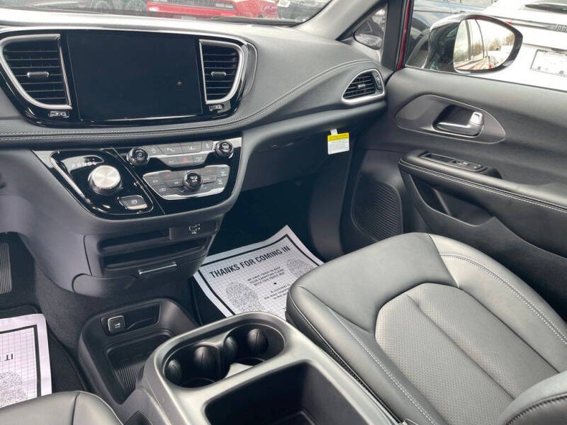 2026 Chrysler Pacifica Select