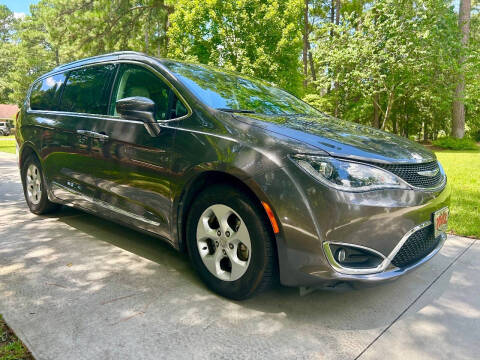2017 Chrysler Pacifica Touring-L Plus