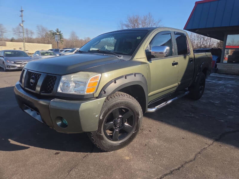 2004 Nissan Titan XE's photo