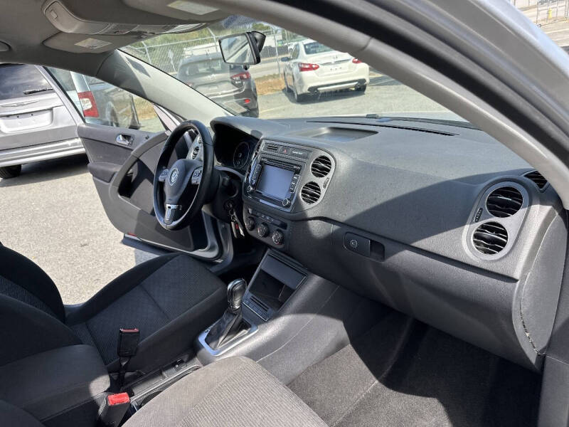 2015 Volkswagen Tiguan SE