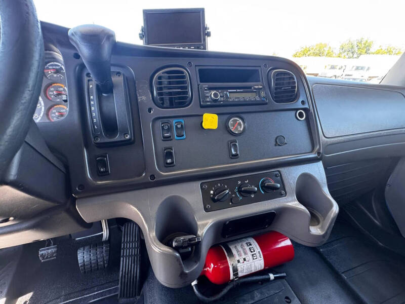 2017 Freightliner M2 106
