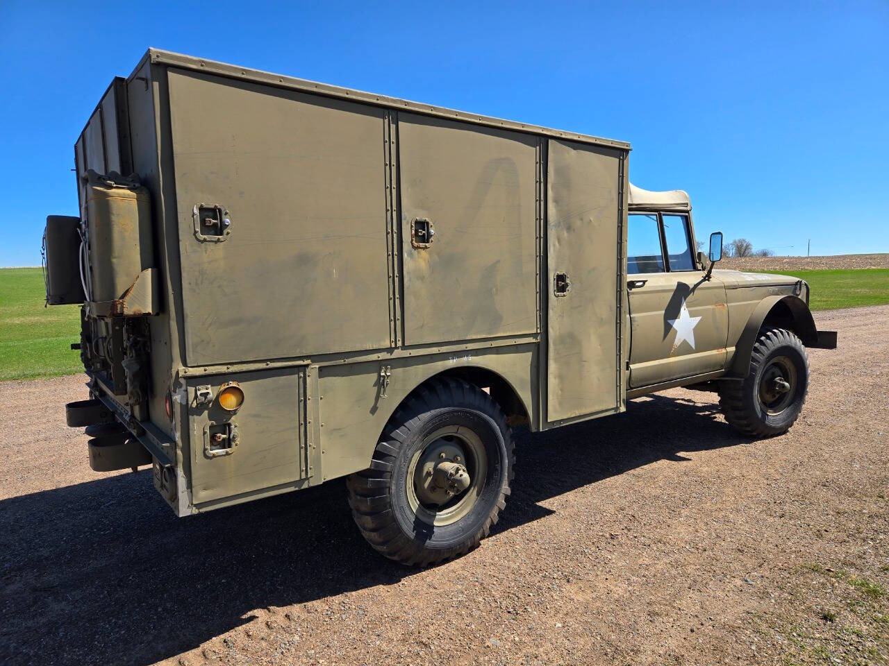 1971 Jeep M724 10