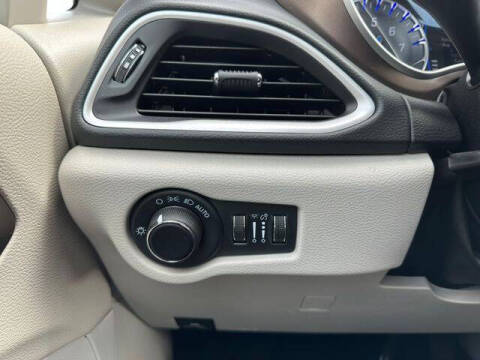 2022 Chrysler Voyager LX