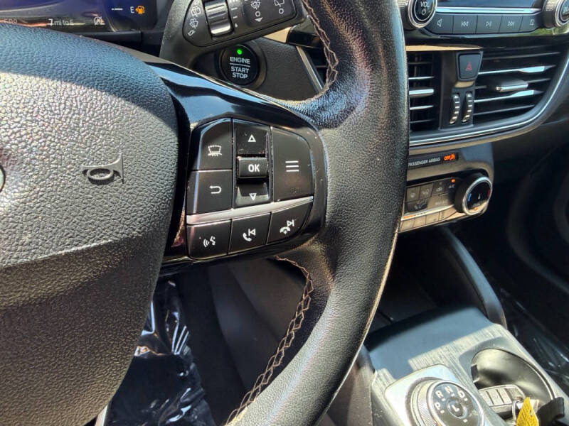 2022 Ford Escape Titanium