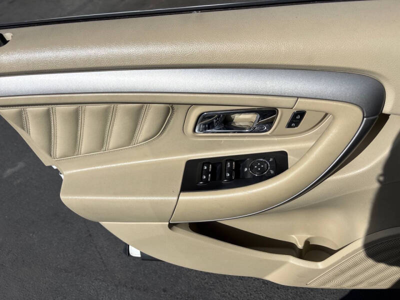 2015 Ford Taurus