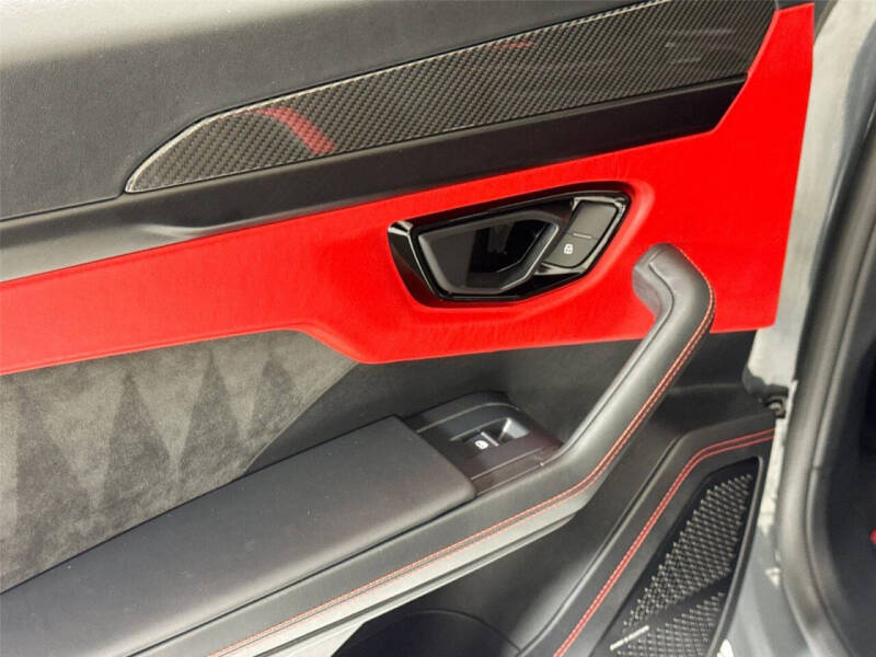 2023 Lamborghini Urus S