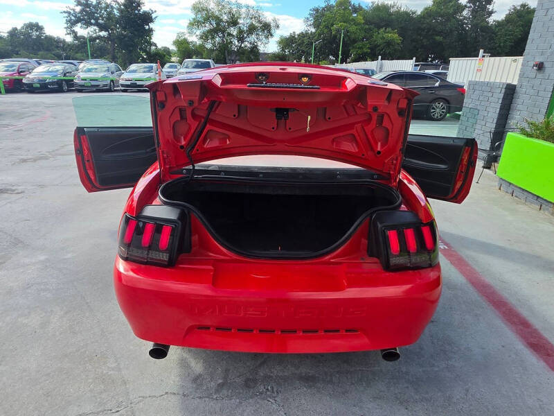 2000 Ford Mustang