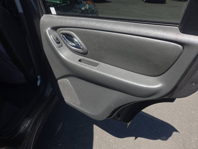 2006 Mazda Tribute s