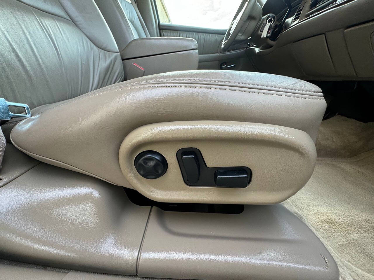 2000 Buick Park Avenue for sale at Carnival Car Company in Victoria, TX