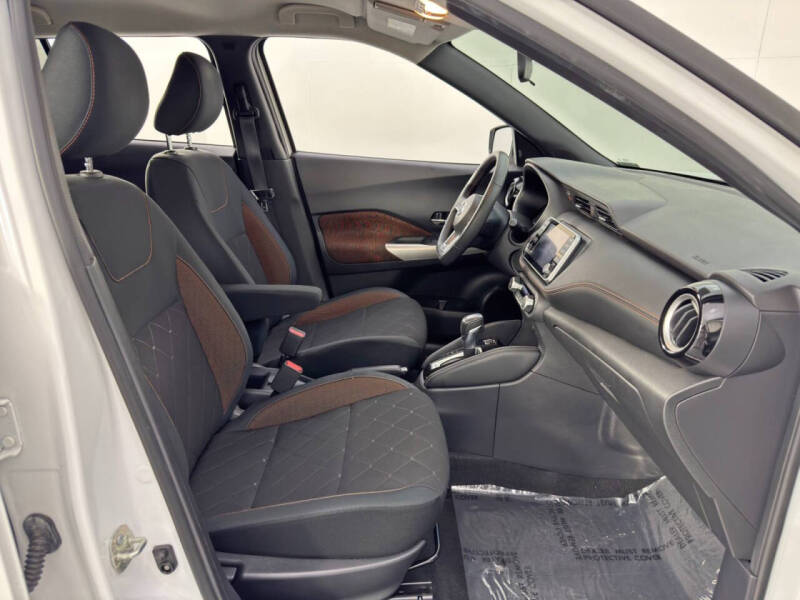 2020 Nissan Kicks SR