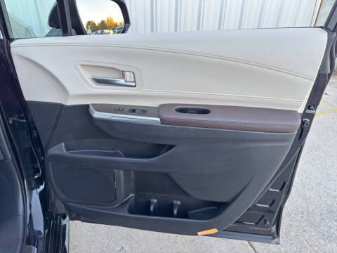 2024 Toyota Sienna Platinum 7-Passenger