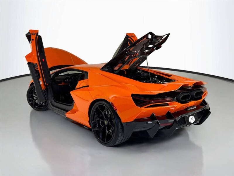 2024 Lamborghini Revuelto
