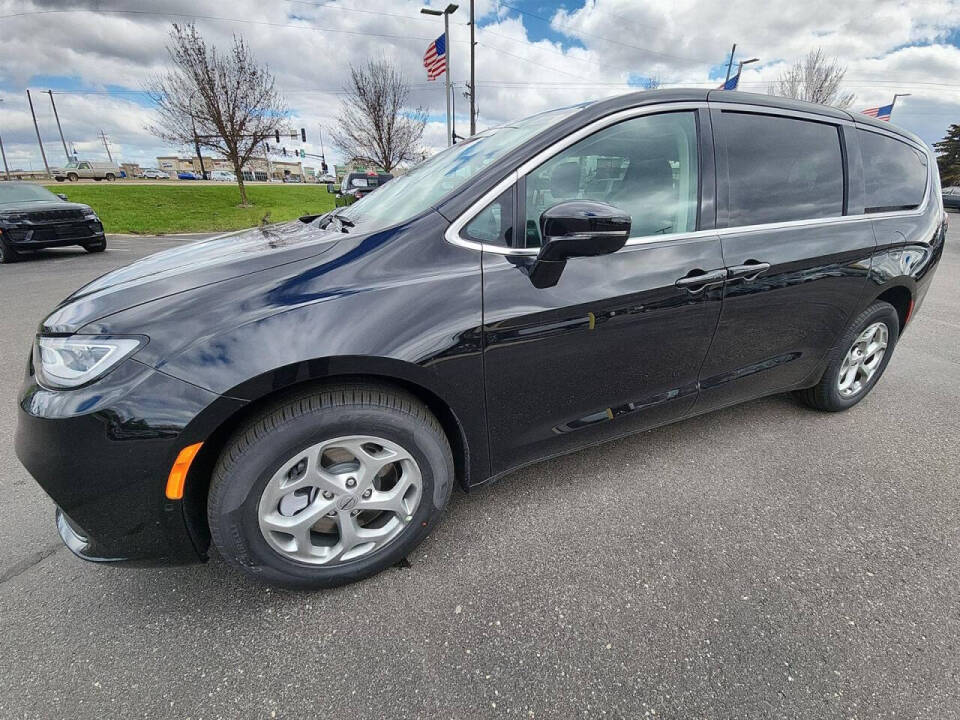 2024 Chrysler Pacifica for sale at Victoria Auto Sales in Victoria, MN