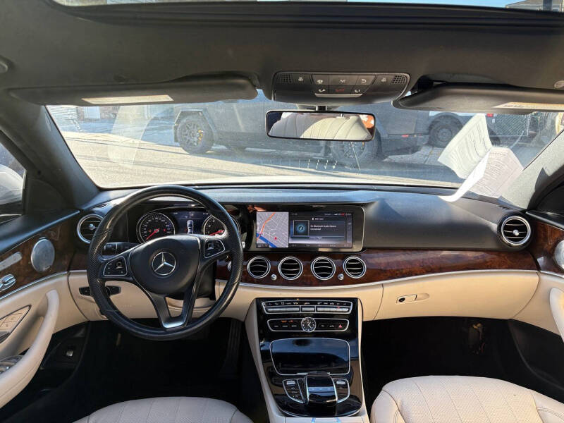 2017 Mercedes-Benz E-Class E300 photo 16