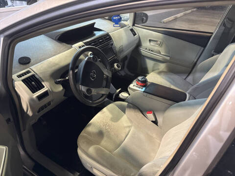 2014 Toyota Prius v Three