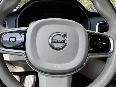 2016 Volvo XC90 T6 Momentum