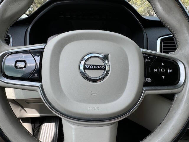 2016 Volvo XC90 T6 Momentum