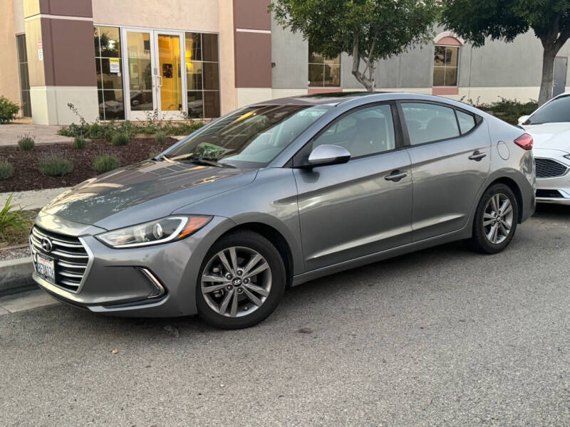 Hyundai Elantra's photo