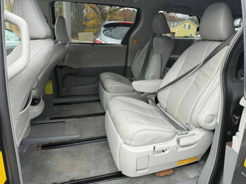 2014 Toyota Sienna XLE 7-Passenger