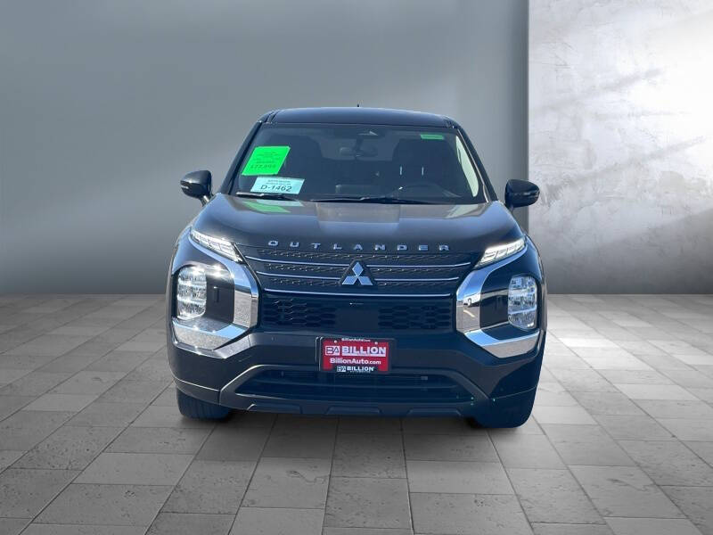 2022 Mitsubishi Outlander ES