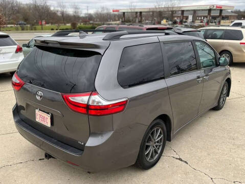 2019 Toyota Sienna XLE 8-Passenger