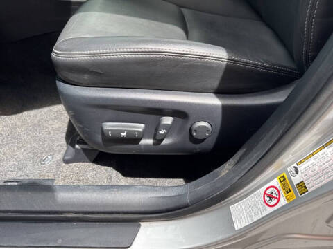 2015 Toyota Prius v Five