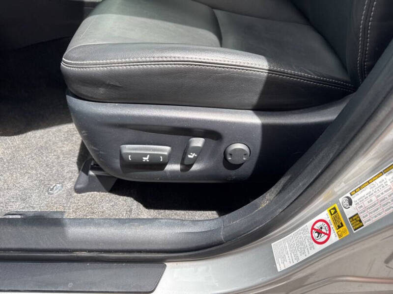 2015 Toyota Prius v Five