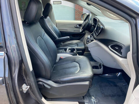 2020 Chrysler Pacifica Touring L