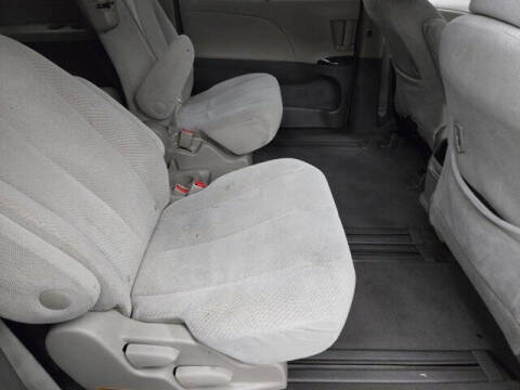 2012 Toyota Sienna LE 8-Passenger