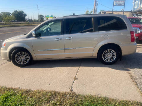 2015 Chrysler Town and Country Touring-L
