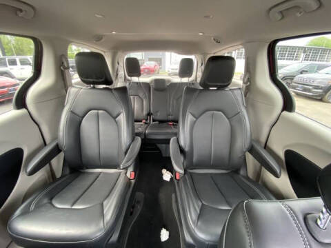2023 Chrysler Pacifica Plug-In Hybrid Touring L