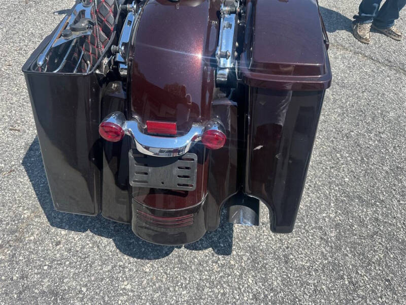 2011 Harley-Davidson FLHX -