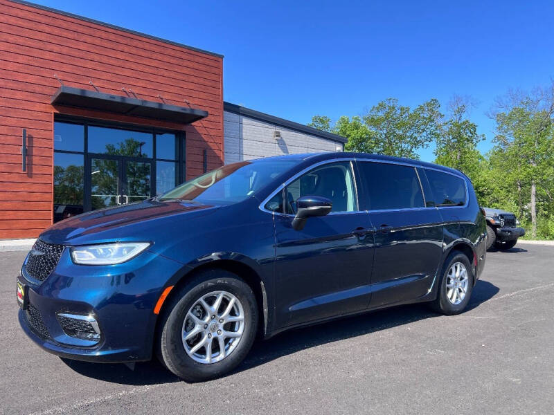 2023 Chrysler Pacifica Touring L