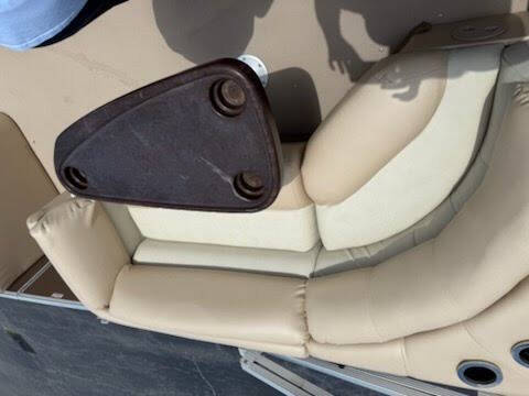 2011 Bennington 25753