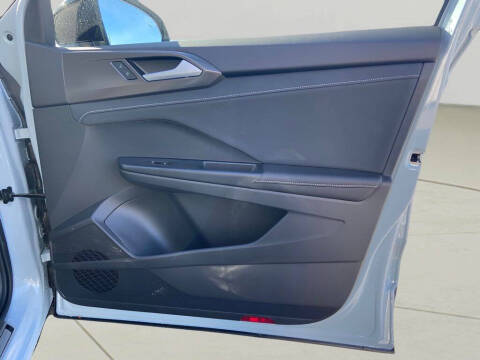 2025 Volkswagen Taos SE Black 4Motion