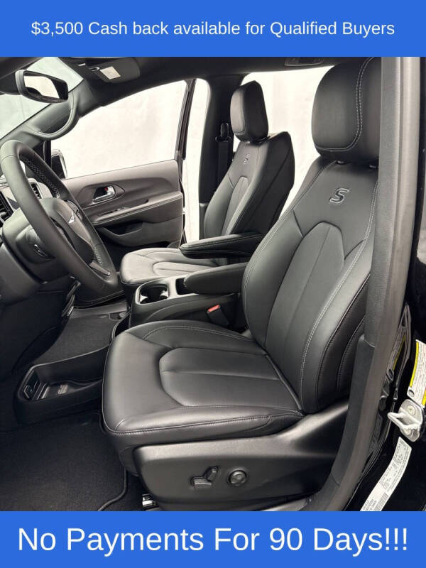 2026 Chrysler Pacifica Select
