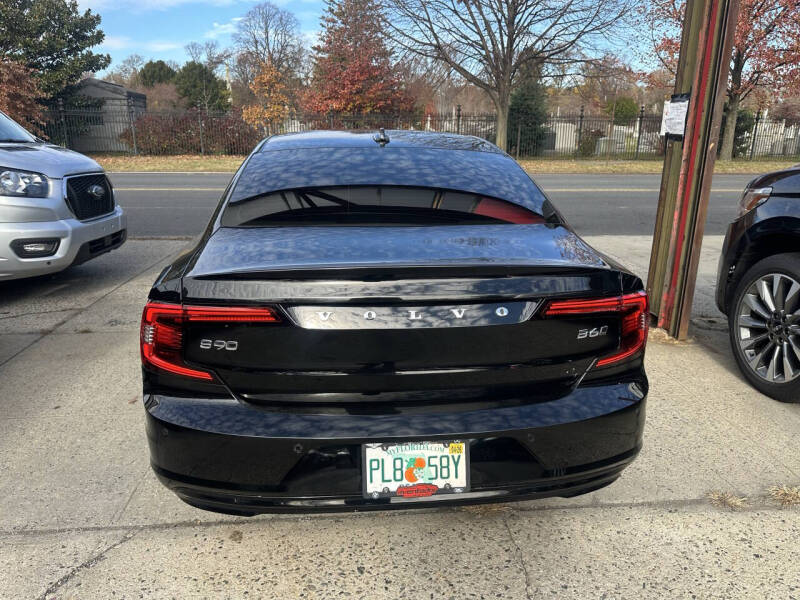 2022 Volvo S90 B6 Momentum