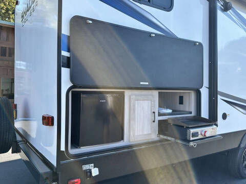 2022 **REDUCED** Shadow Cruiser 280QBS / 31ft