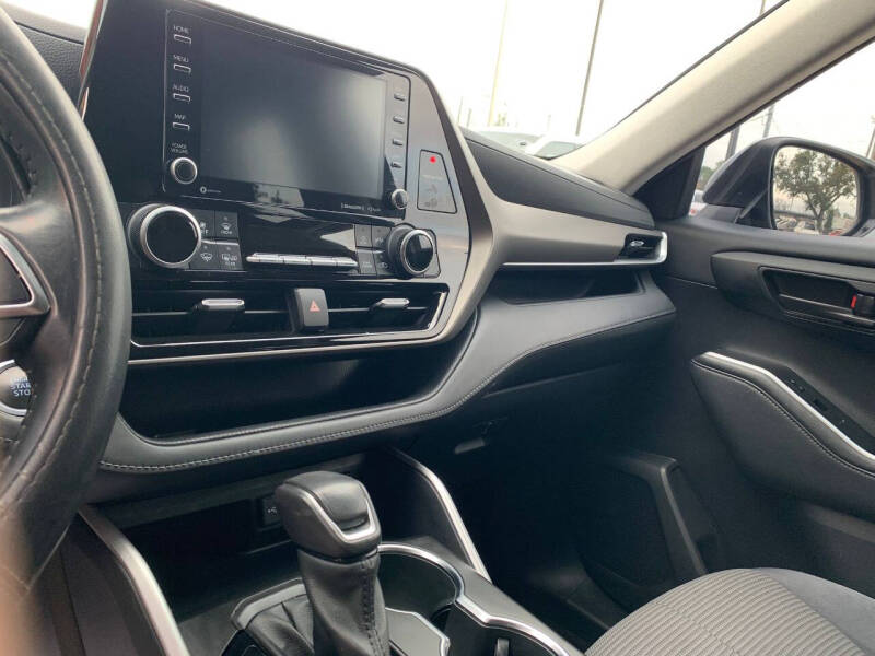 2021 Toyota Highlander LE